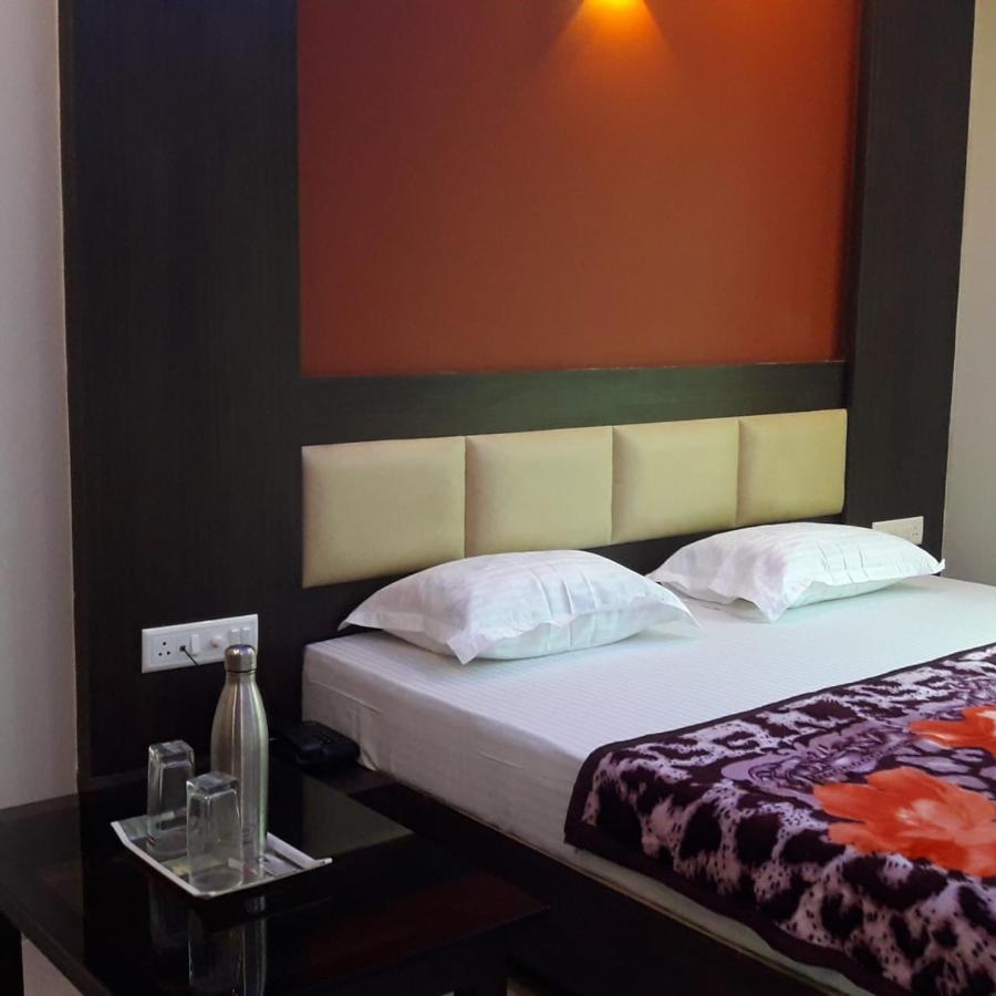 Hotel Siddhi Vinayak Puri Exteriör bild