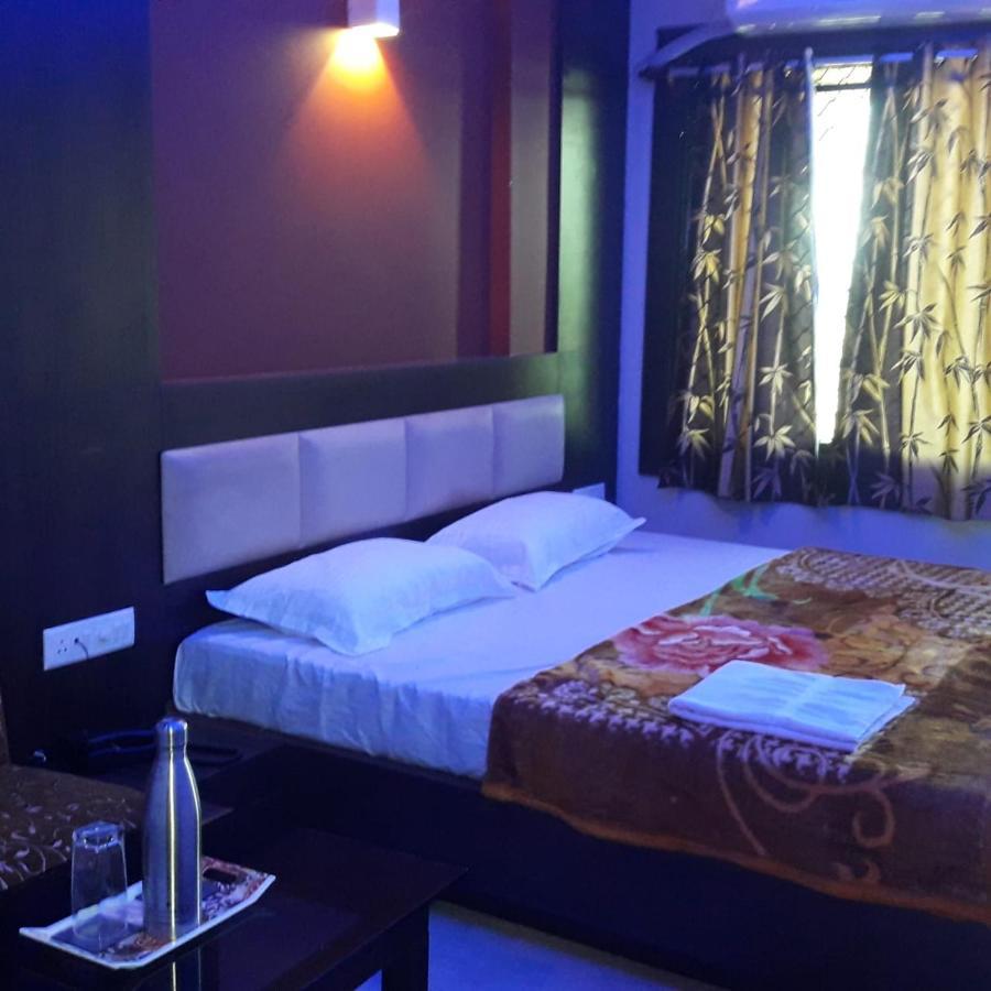 Hotel Siddhi Vinayak Puri Exteriör bild