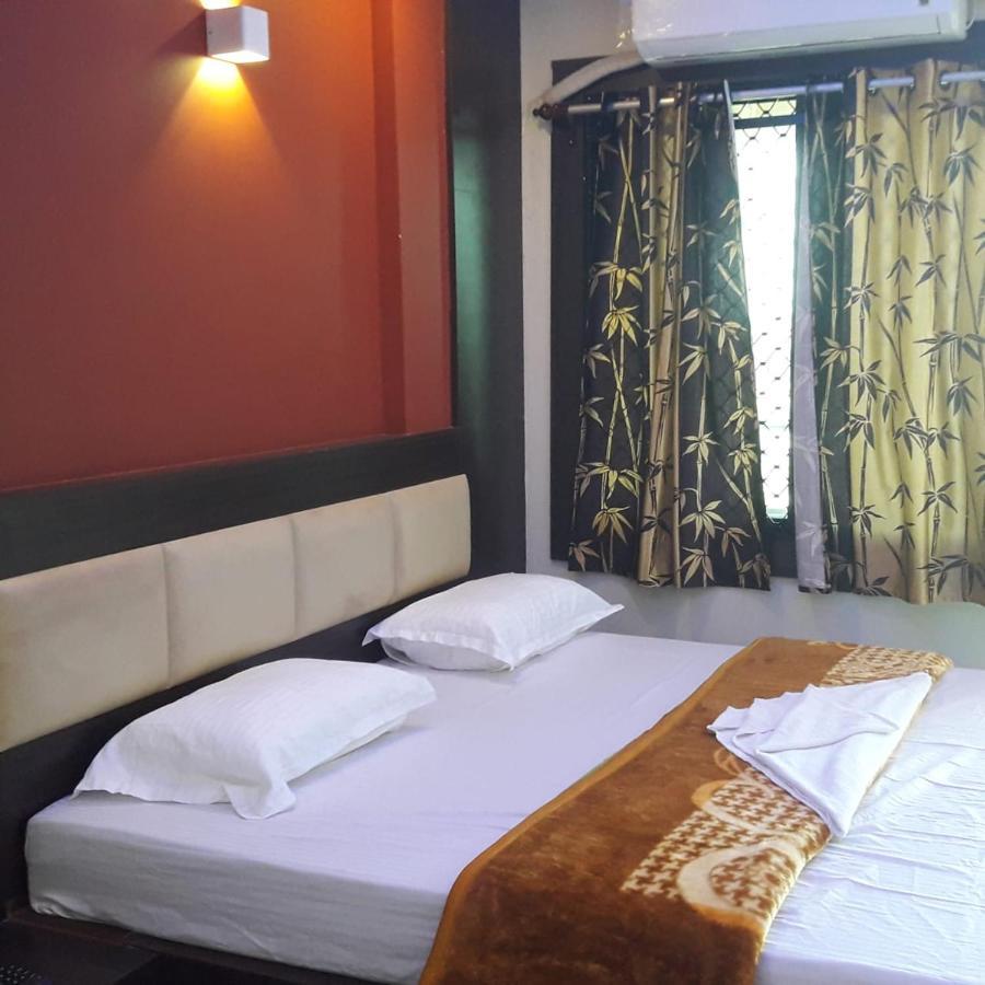 Hotel Siddhi Vinayak Puri Exteriör bild