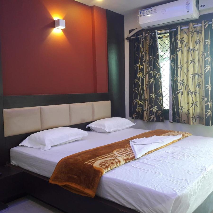 Hotel Siddhi Vinayak Puri Exteriör bild